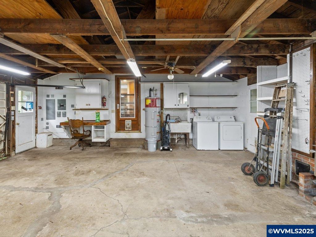Image 24 of property listing at 22530 Woods Creek Rd, Philomath, OR 97370