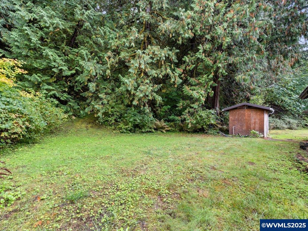 Image 25 of property listing at 22530 Woods Creek Rd, Philomath, OR 97370