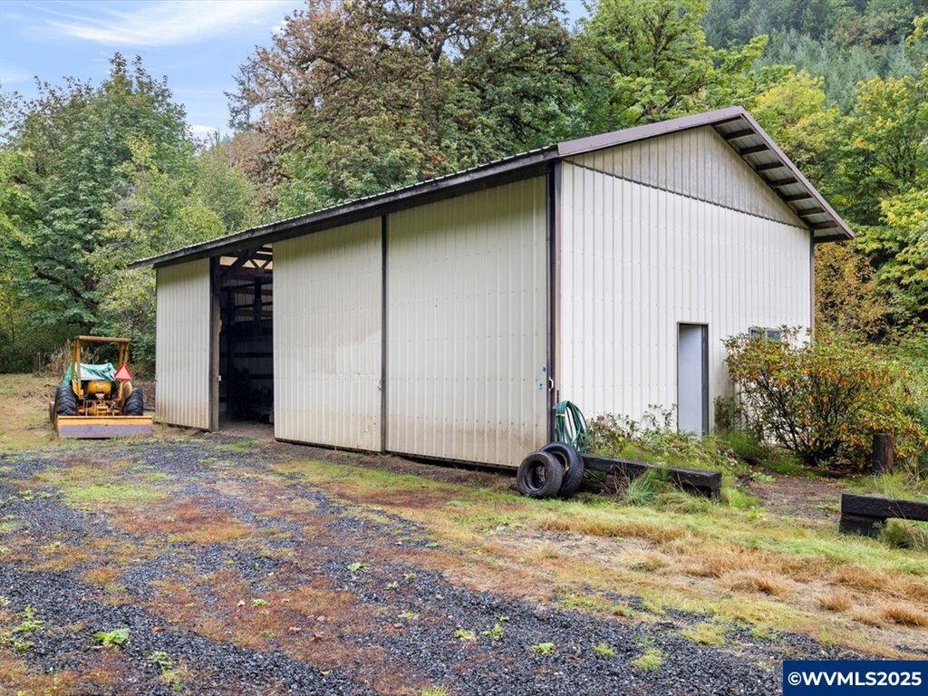 Image 26 of property listing at 22530 Woods Creek Rd, Philomath, OR 97370