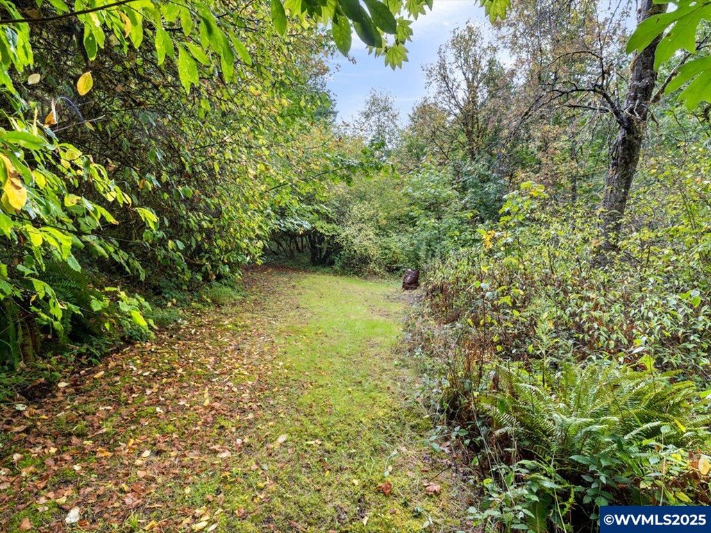 Image 28 of property listing at 22530 Woods Creek Rd, Philomath, OR 97370
