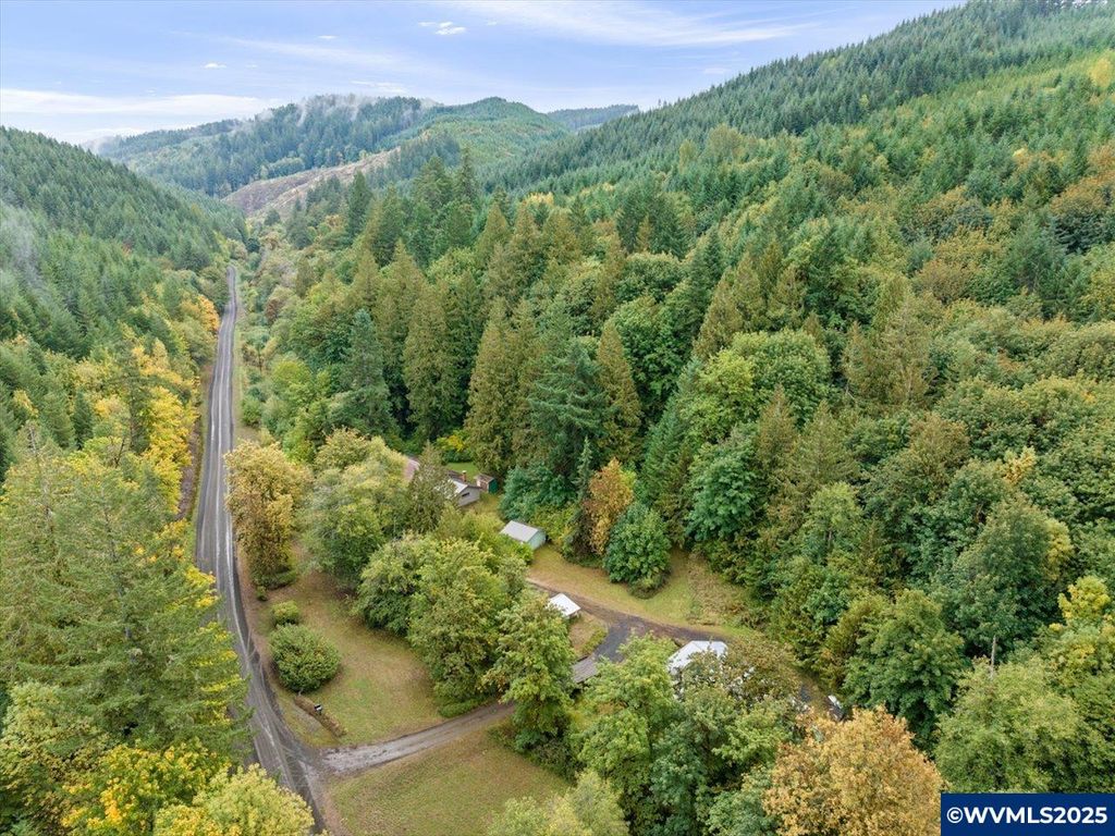 Image 30 of property listing at 22530 Woods Creek Rd, Philomath, OR 97370