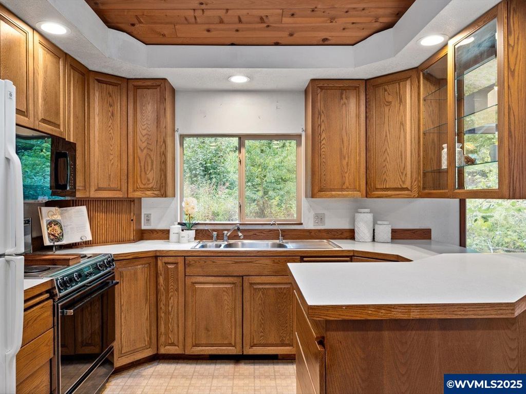 Image 5 of property listing at 22530 Woods Creek Rd, Philomath, OR 97370