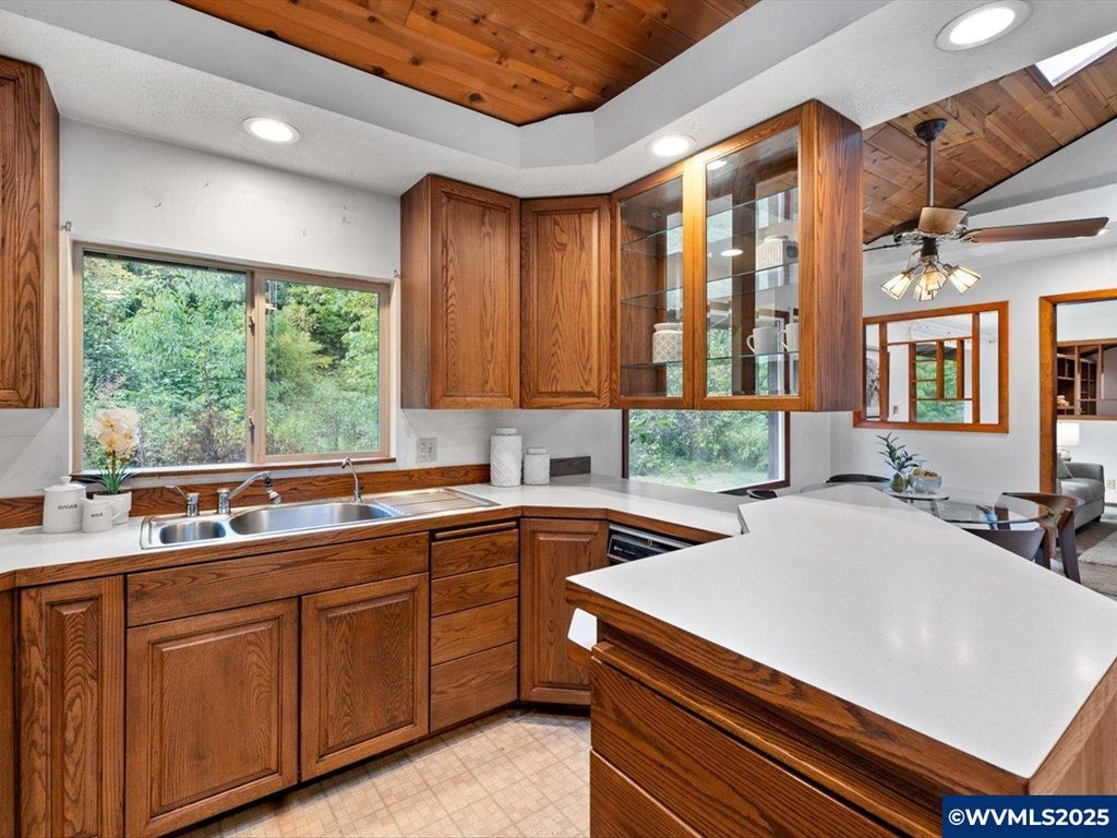 Image 6 of property listing at 22530 Woods Creek Rd, Philomath, OR 97370