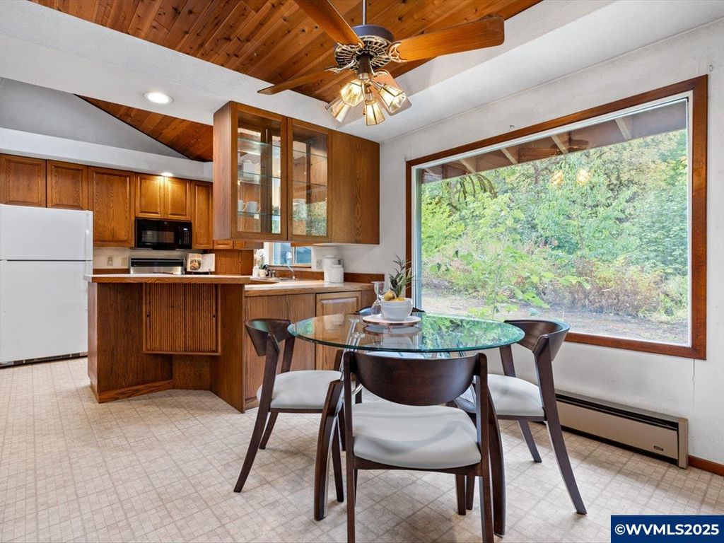 Image 8 of property listing at 22530 Woods Creek Rd, Philomath, OR 97370