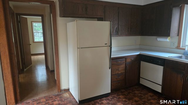 121 Carriage Drive, Manchester, CT 06040