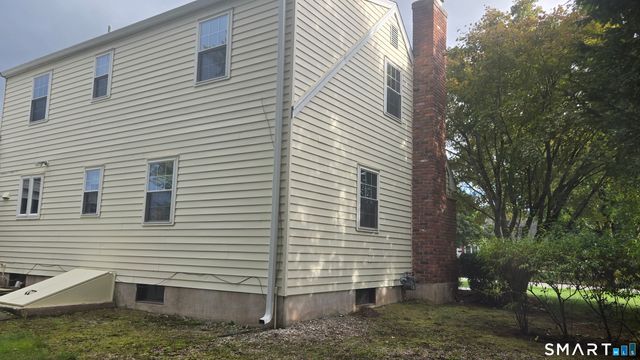 121 Carriage Drive, Manchester, CT 06040