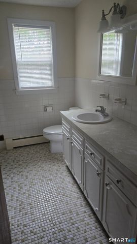 121 Carriage Drive, Manchester, CT 06040