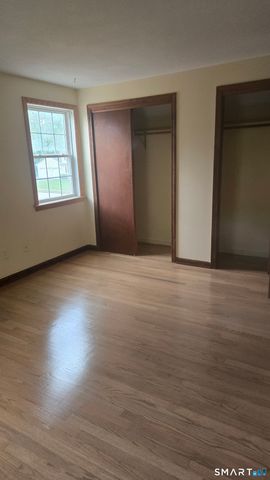 121 Carriage Drive, Manchester, CT 06040
