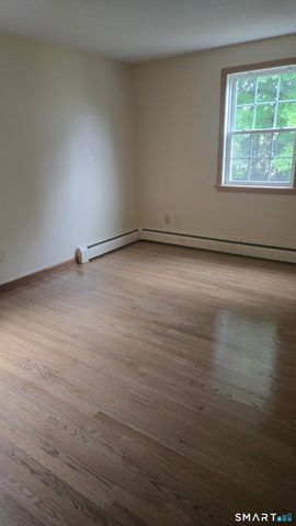 121 Carriage Drive, Manchester, CT 06040