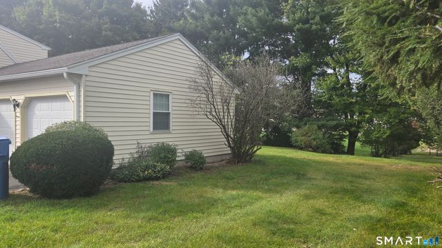 121 Carriage Drive, Manchester, CT 06040