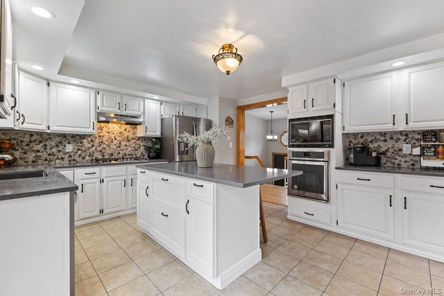 4 Stonewall Farm Road, Mahopac, NY 10541