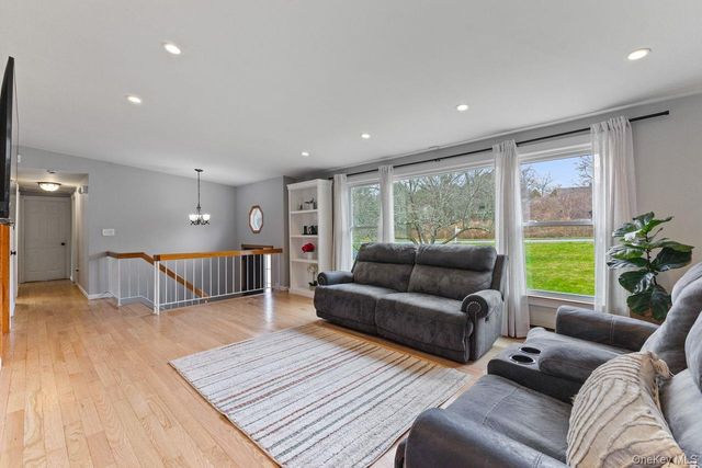 4 Stonewall Farm Road, Mahopac, NY 10541