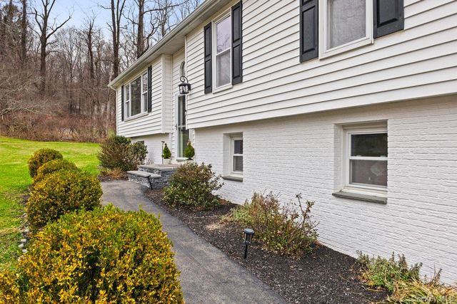 4 Stonewall Farm Road, Mahopac, NY 10541