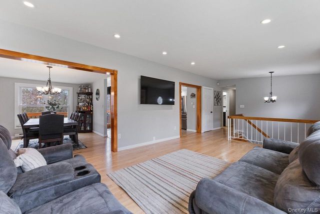 4 Stonewall Farm Road, Mahopac, NY 10541