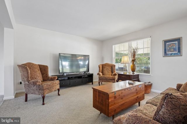 7 FLAGSTONE DR, Sicklerville, NJ 08081