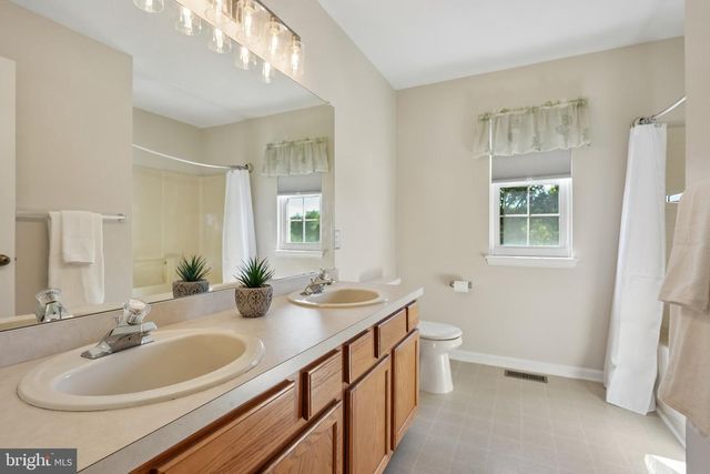 7 FLAGSTONE DR, Sicklerville, NJ 08081
