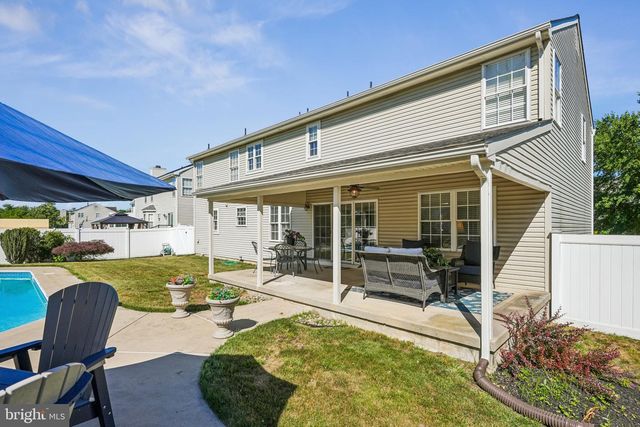 7 FLAGSTONE DR, Sicklerville, NJ 08081