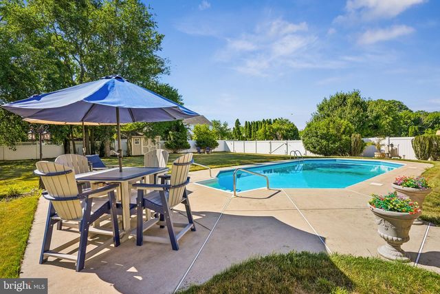 7 FLAGSTONE DR, Sicklerville, NJ 08081