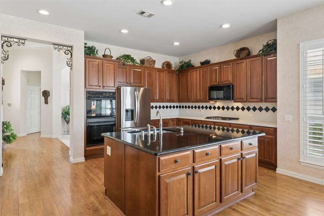 379 Southern Hills Drive, Fairview, TX 75069