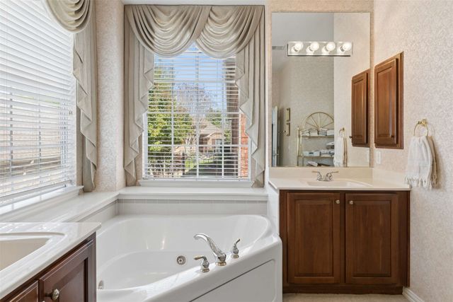 379 Southern Hills Drive, Fairview, TX 75069