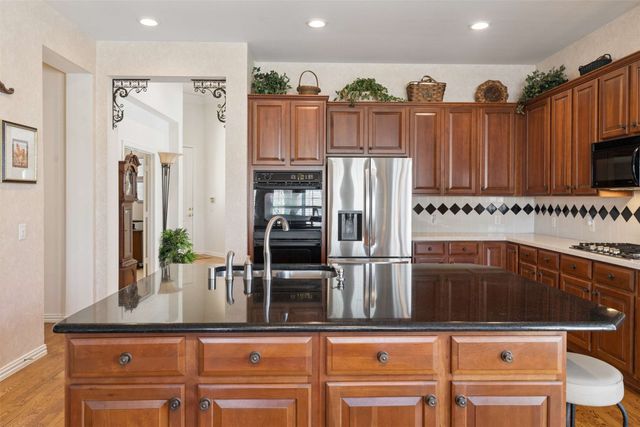 379 Southern Hills Drive, Fairview, TX 75069