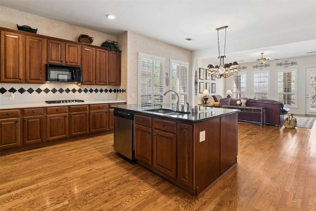 379 Southern Hills Drive, Fairview, TX 75069