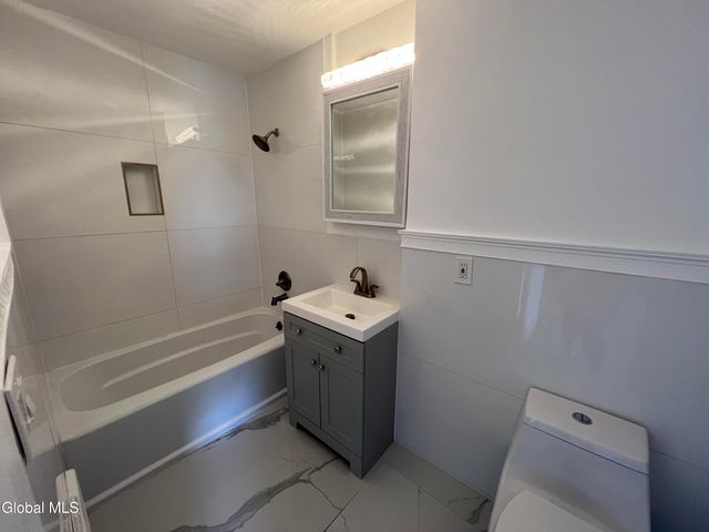 5 Broadway 408, Troy, NY 12180