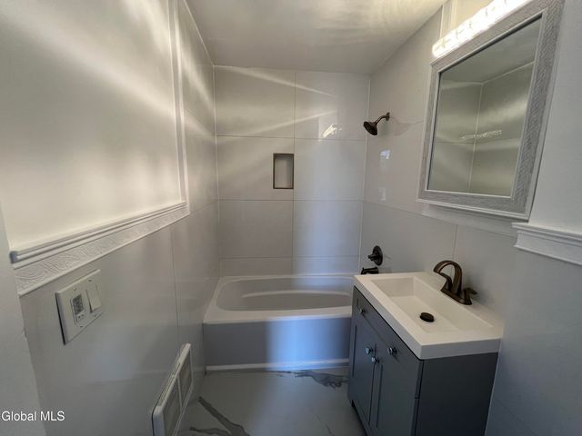 5 Broadway 408, Troy, NY 12180