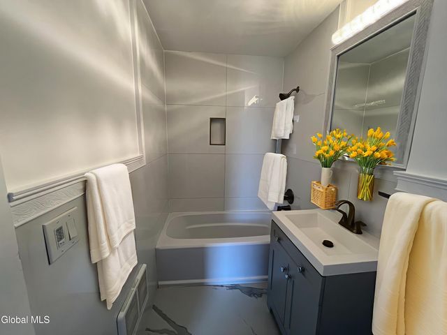 5 Broadway 408, Troy, NY 12180