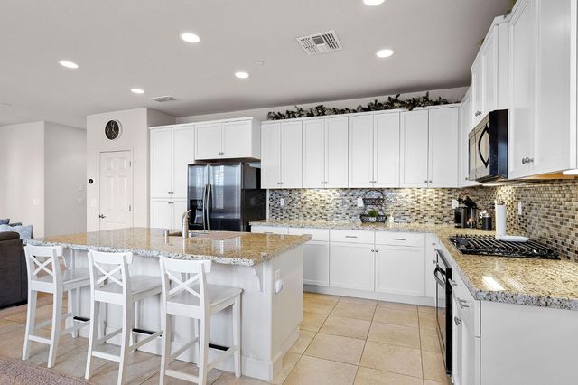 4656 Lue Ln, Carmichael, CA 95608