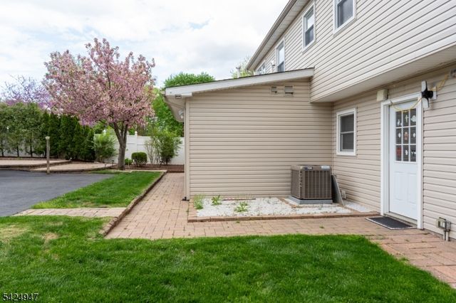14 Hopatcong Dr, Lawrence Twp., NJ 08648