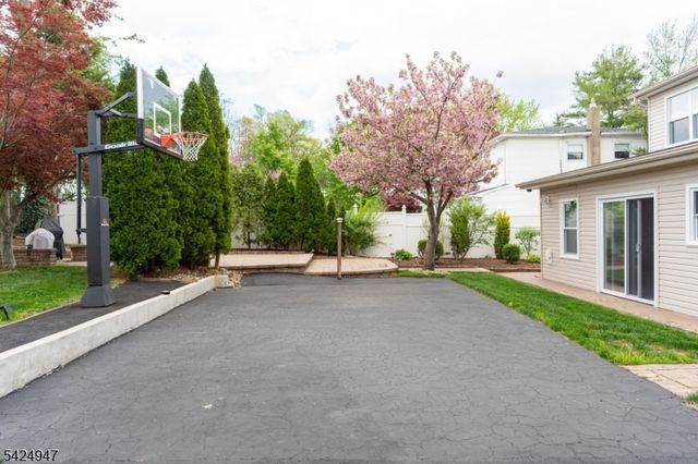 14 Hopatcong Dr, Lawrence Twp., NJ 08648