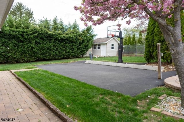 14 Hopatcong Dr, Lawrence Twp., NJ 08648