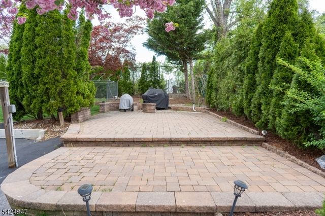 14 Hopatcong Dr, Lawrence Twp., NJ 08648