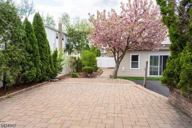14 Hopatcong Dr, Lawrence Twp., NJ 08648