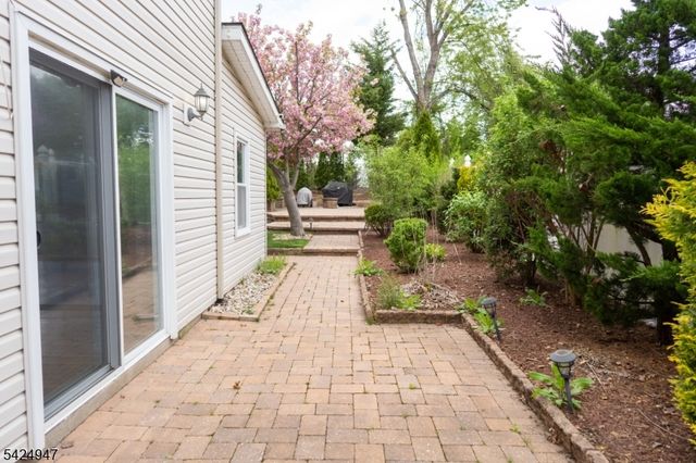 14 Hopatcong Dr, Lawrence Twp., NJ 08648
