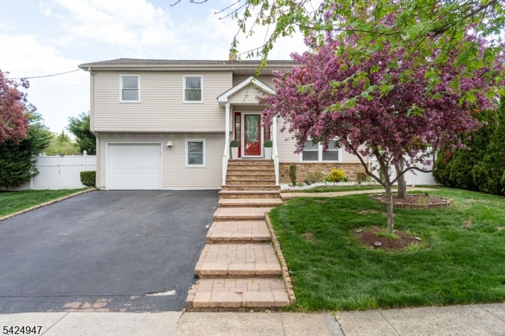 14 Hopatcong Dr, Lawrence Twp., NJ 08648