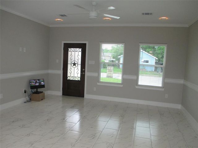 721 E Fayle Street, Baytown, TX 77520