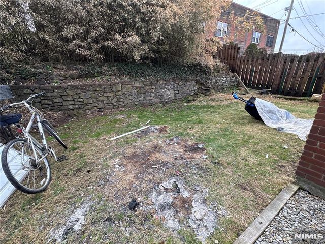 40 Sylvan Avenue, Bergenfield, NJ 07621