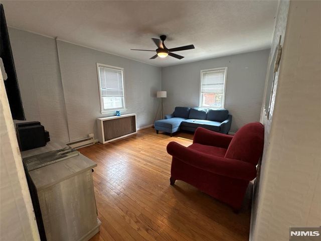 40 Sylvan Avenue, Bergenfield, NJ 07621