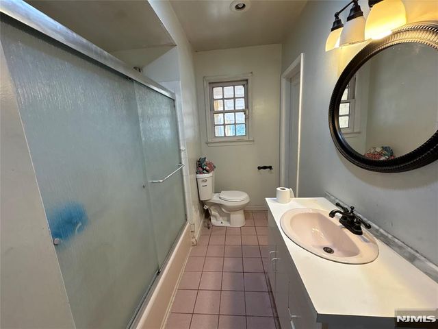 40 Sylvan Avenue, Bergenfield, NJ 07621