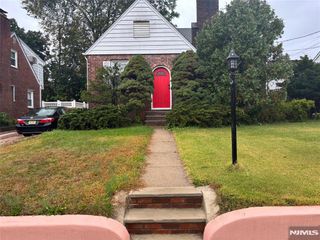 40 Sylvan Avenue, Bergenfield, NJ 07621
