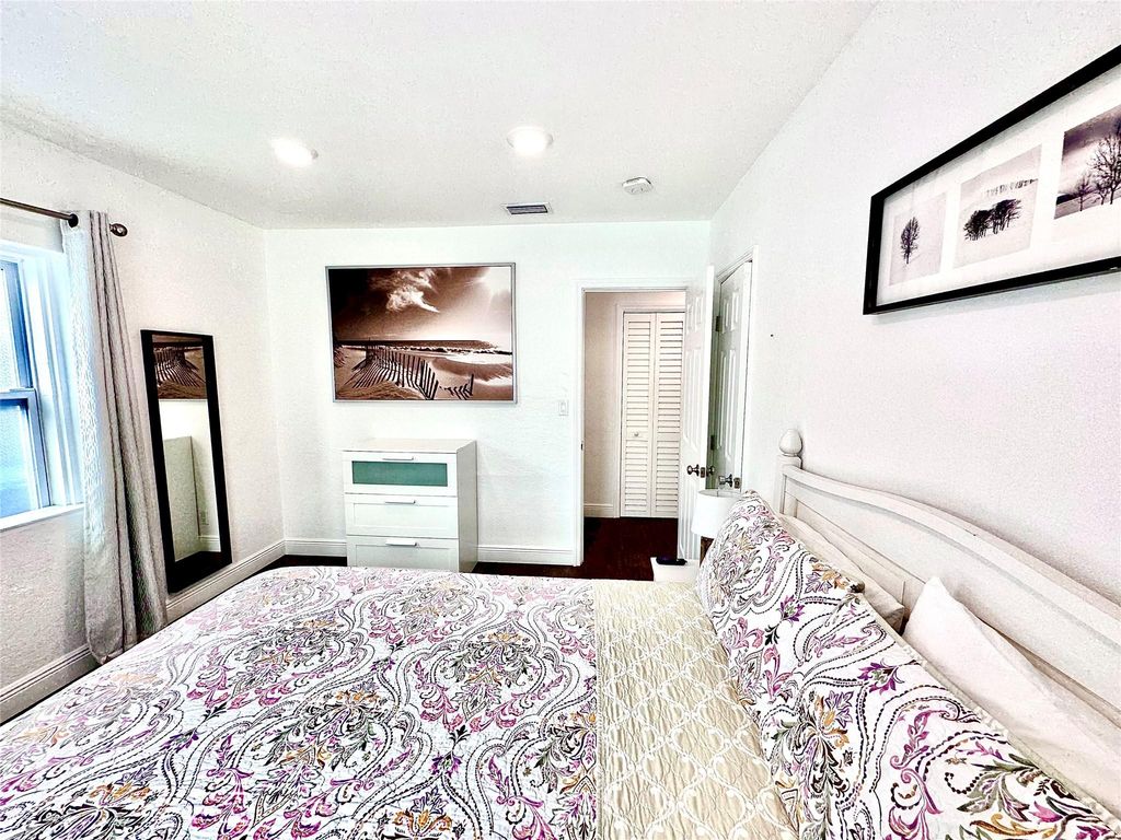 1637 NE 5th Ct, Fort Lauderdale, FL 33301