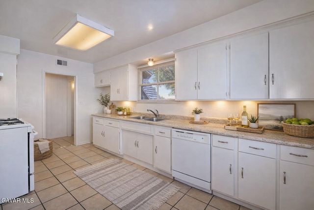 321 E Avenue J-8, Lancaster, CA 93535