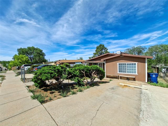 2050 Calle Lorca, Santa Fe, NM 87505