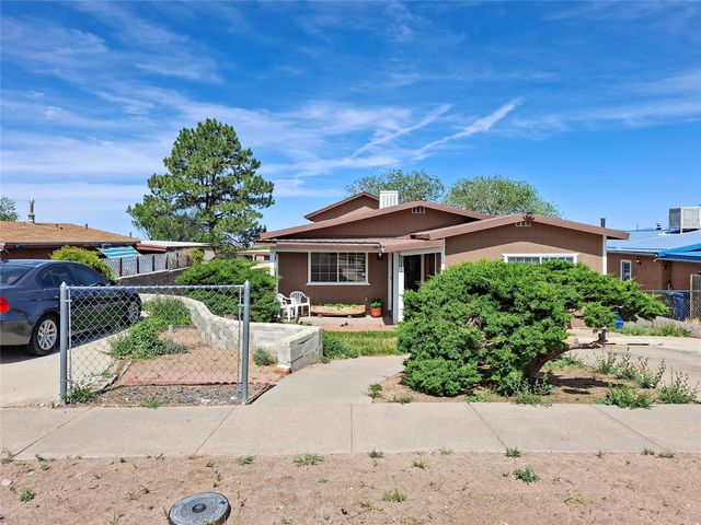 2050 Calle Lorca, Santa Fe, NM 87505