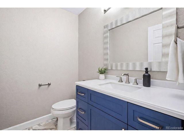 142 Plum Creek Pl, Highlands Ranch, CO 80126