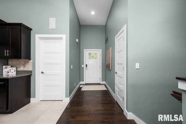 6691 SPRING CREEK Drive, Bettendorf, IA 52722