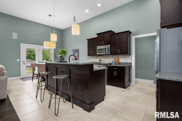 6691 SPRING CREEK Drive, Bettendorf, IA 52722