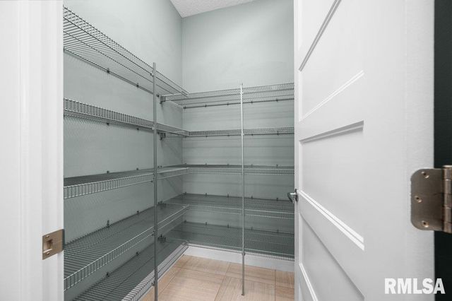 6691 SPRING CREEK Drive, Bettendorf, IA 52722